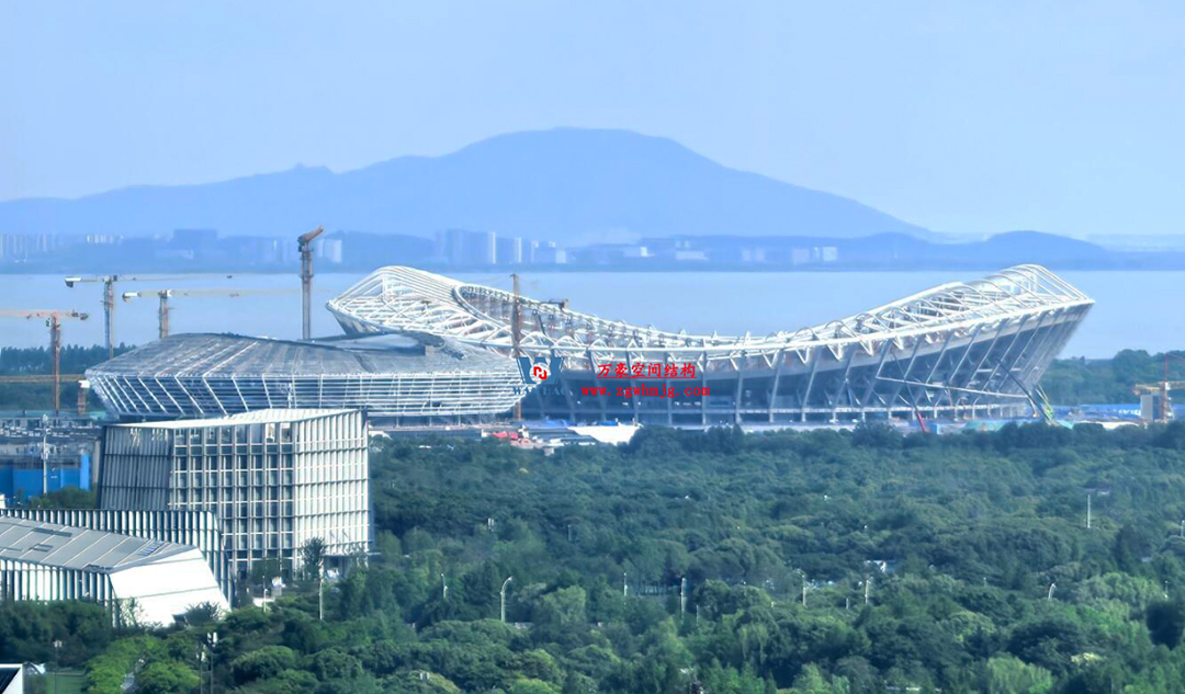 緊跟“蘇超熱浪”，火熱施工中，一只白鷺即將振翅高飛！