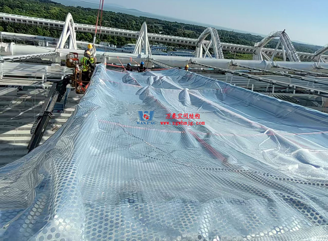 無錫奧體中心體育場ETFE膜首吊成功，太湖畔將閃耀“生態之光”
