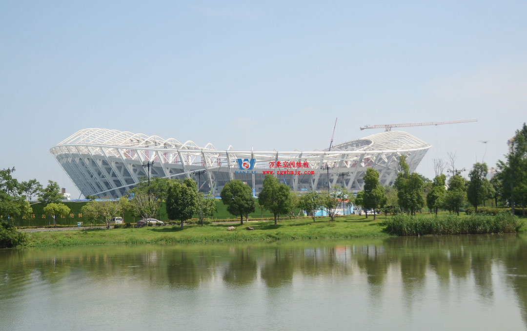 無錫奧體中心體育場ETFE膜首吊成功，太湖畔將閃耀“生態之光”